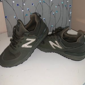 New balance casual shoes